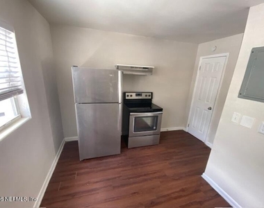 1606 King Street - Photo Thumbnail 2
