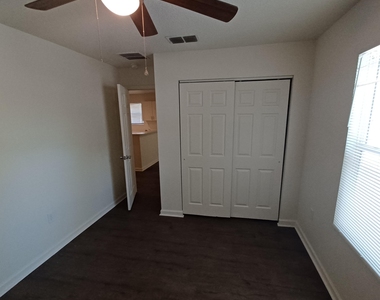 757 W 6th Street - Photo Thumbnail 18