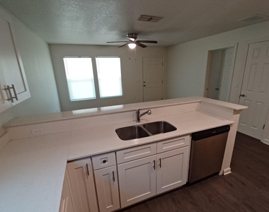 757 W 6th Street - Photo Thumbnail 6