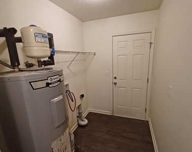 757 W 6th Street - Photo Thumbnail 16