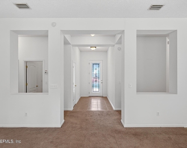 872 Collinswood Drive W - Photo Thumbnail 7