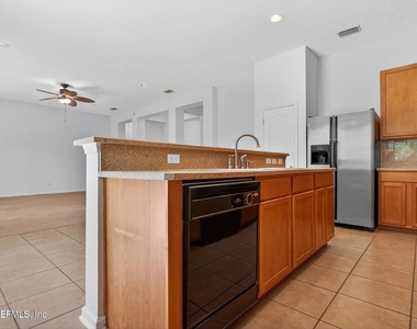 872 Collinswood Drive W - Photo Thumbnail 17