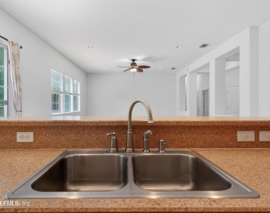 872 Collinswood Drive W - Photo Thumbnail 4
