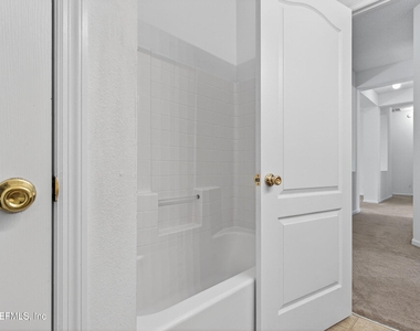 872 Collinswood Drive W - Photo Thumbnail 22