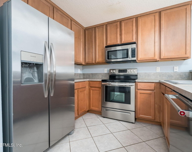 822 Black Cherry Drive S - Photo Thumbnail 3