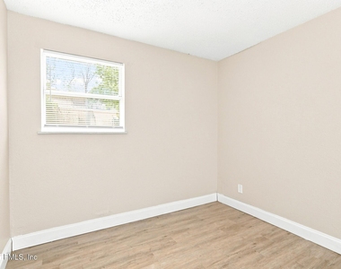 6813 Tinkerbell Lane - Photo Thumbnail 9