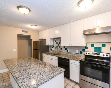 7215 Sharbeth Drive S - Photo Thumbnail 4