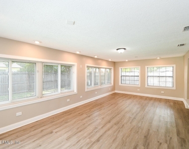 7215 Sharbeth Drive S - Photo Thumbnail 12