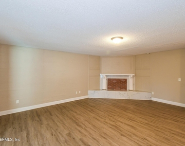 7215 Sharbeth Drive S - Photo Thumbnail 7