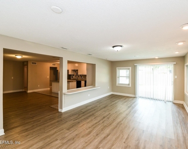 7215 Sharbeth Drive S - Photo Thumbnail 3