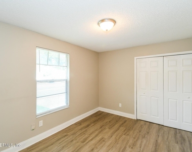 7215 Sharbeth Drive S - Photo Thumbnail 10
