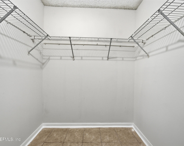 8451 Oak Crossing Drive W - Photo Thumbnail 14
