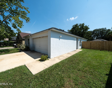 8451 Oak Crossing Drive W - Photo Thumbnail 2