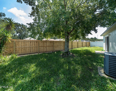 8451 Oak Crossing Drive W - Photo Thumbnail 26