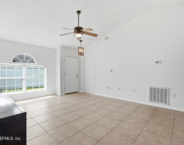 8451 Oak Crossing Drive W - Photo Thumbnail 4