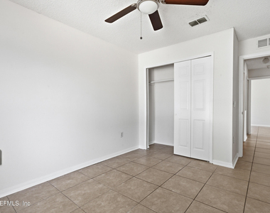 8451 Oak Crossing Drive W - Photo Thumbnail 18