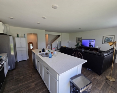 1801 Turtle Creek Drive - Photo Thumbnail 7