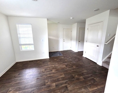 1801 Turtle Creek Drive - Photo Thumbnail 2