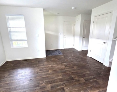 1801 Turtle Creek Drive - Photo Thumbnail 3