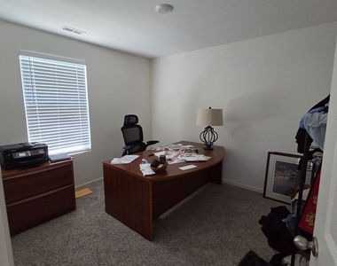 1801 Turtle Creek Drive - Photo Thumbnail 8