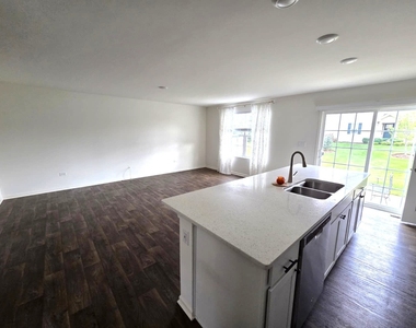 1801 Turtle Creek Drive - Photo Thumbnail 6