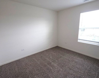 1801 Turtle Creek Drive - Photo Thumbnail 8