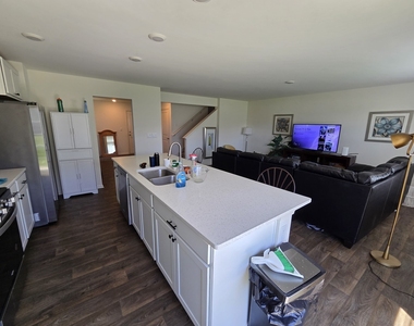1801 Turtle Creek Drive - Photo Thumbnail 5