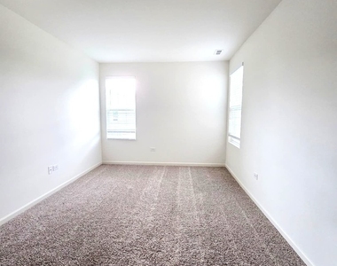 1801 Turtle Creek Drive - Photo Thumbnail 12
