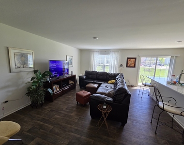 1801 Turtle Creek Drive - Photo Thumbnail 3