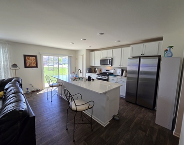 1801 Turtle Creek Drive - Photo Thumbnail 4