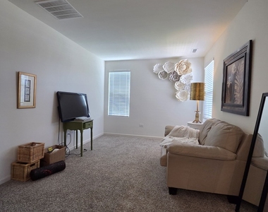 1801 Turtle Creek Drive - Photo Thumbnail 6