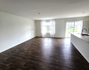 1801 Turtle Creek Drive - Photo Thumbnail 4