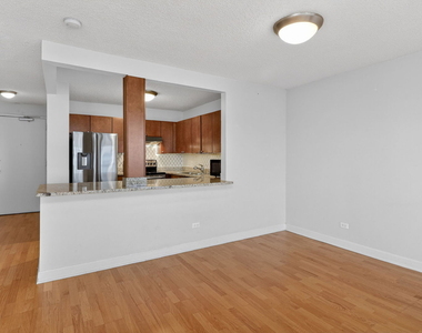 30 E Huron Street - Photo Thumbnail 9