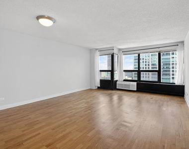 30 E Huron Street - Photo Thumbnail 5