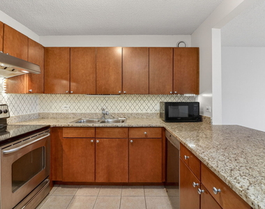 30 E Huron Street - Photo Thumbnail 10