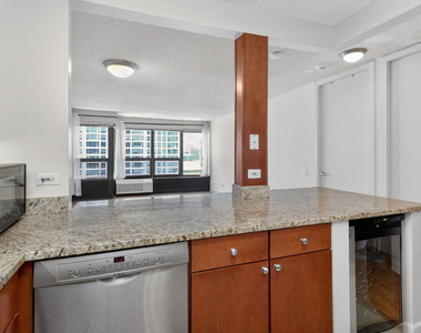 30 E Huron Street - Photo Thumbnail 12