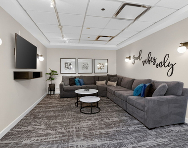 30 E Huron Street - Photo Thumbnail 21