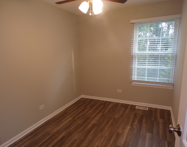558 Nantucket Way - Photo Thumbnail 27