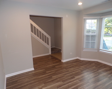 558 Nantucket Way - Photo Thumbnail 2