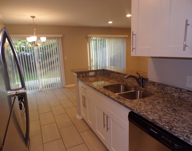 558 Nantucket Way - Photo Thumbnail 7
