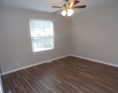 558 Nantucket Way - Photo Thumbnail 18