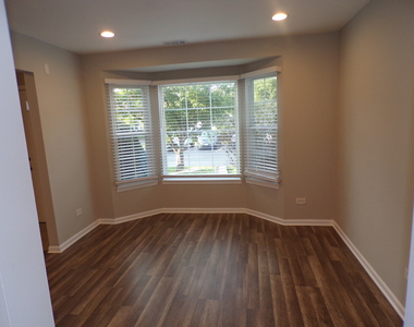 558 Nantucket Way - Photo Thumbnail 3