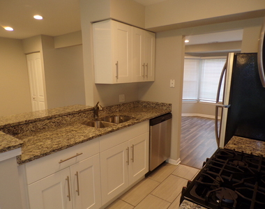 558 Nantucket Way - Photo Thumbnail 8