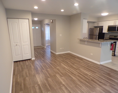 558 Nantucket Way - Photo Thumbnail 5