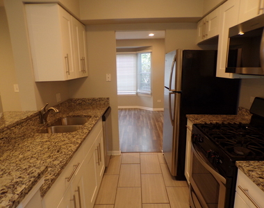 558 Nantucket Way - Photo Thumbnail 9