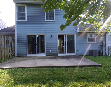 558 Nantucket Way - Photo Thumbnail 1