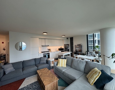 855 W Madison Street - Photo Thumbnail 3