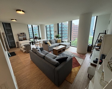 855 W Madison Street - Photo Thumbnail 2