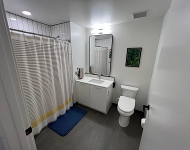 855 W Madison Street - Photo Thumbnail 7