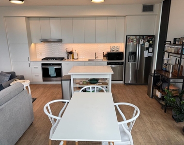 855 W Madison Street - Photo Thumbnail 4